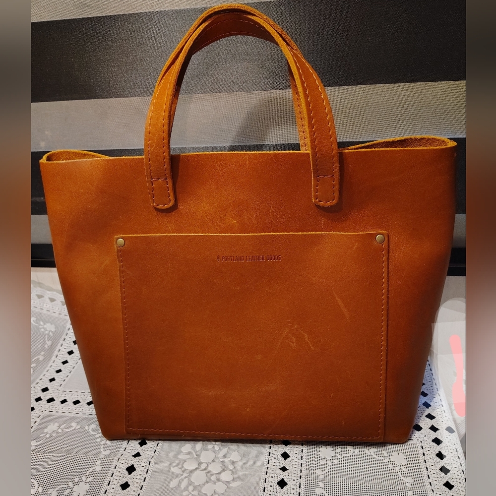 Portland Leather Medium Tote